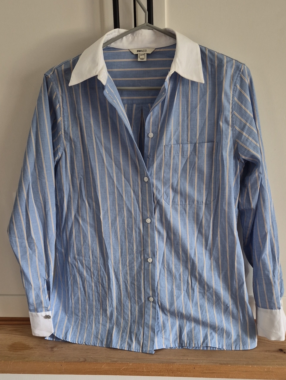 💥💙 RW&CO. Light Blue Striped Dress Shirt with White Collar - Picture 2 of 3